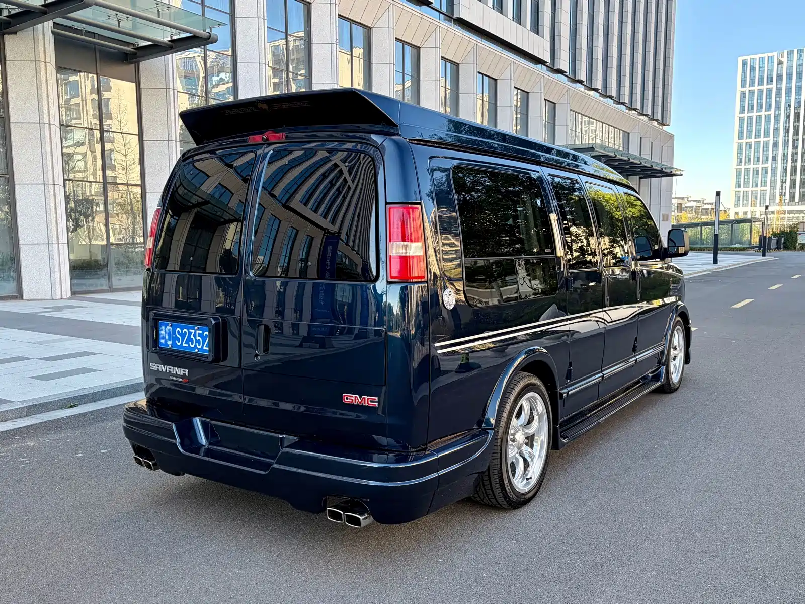 Photo 4 - GMC Savana