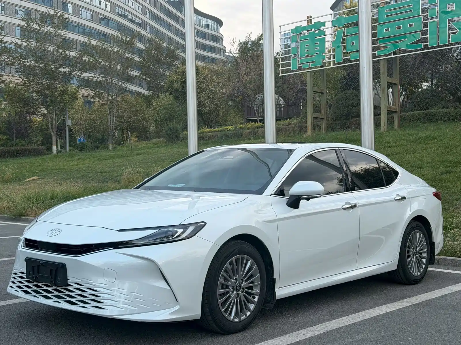 Фото 1 - Toyota Camry