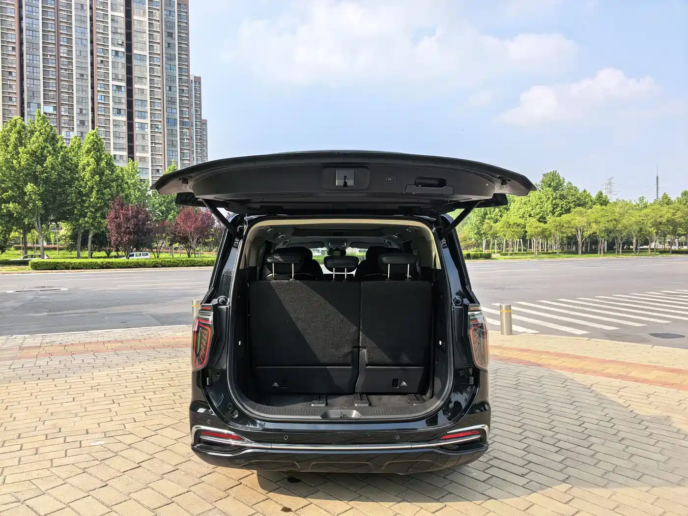 Hongqi HQ9 2023 2.0T Smart Connect Flag Enjoy Edition фото 31