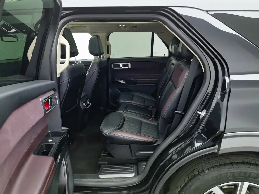 Ford Explorer 2024 2023 EcoBoost 285 AWD Titanium Edition 7-Seater