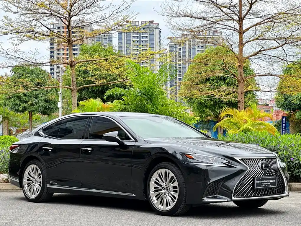 Lexus LS 2018 500h Executive Edition China VI фото 4