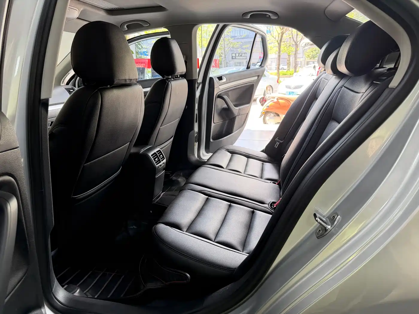 Volkswagen Sagitar 2011 1.4TSI Automatic Technology фото 12