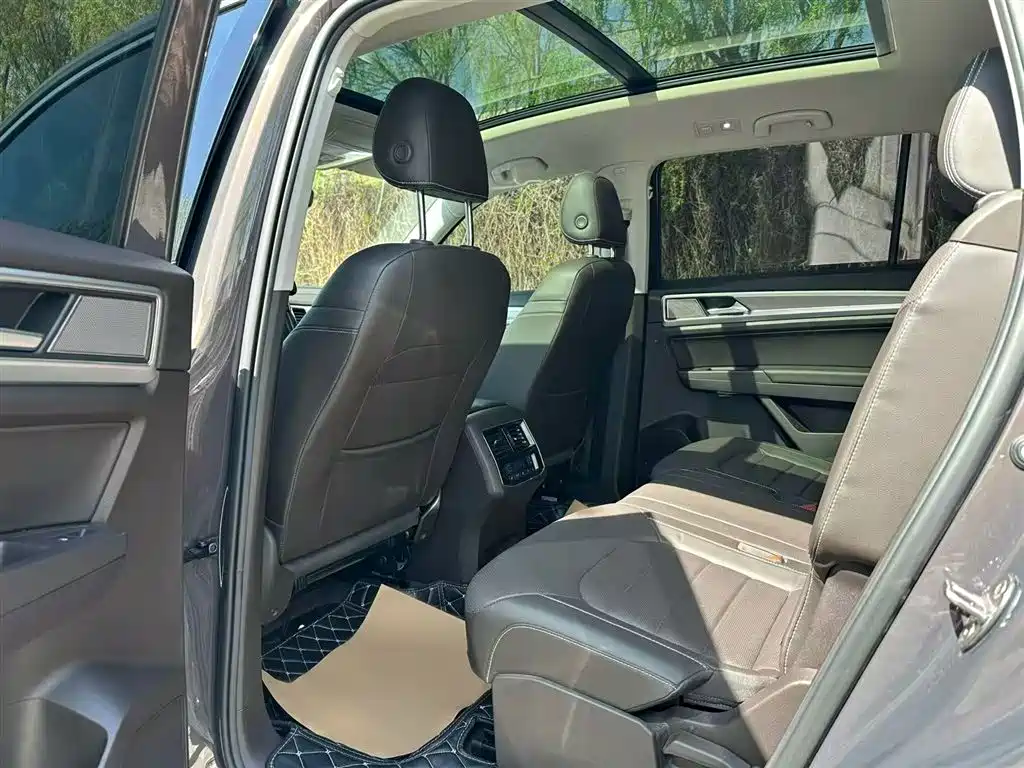 Volkswagen Teramont 2019 380TSI 4WD Luxury Edition China VI фото 10