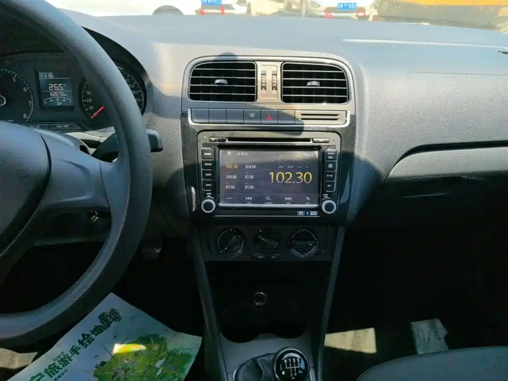 Volkswagen Polo 2014 1.4L Manual Trend Edition фото 13