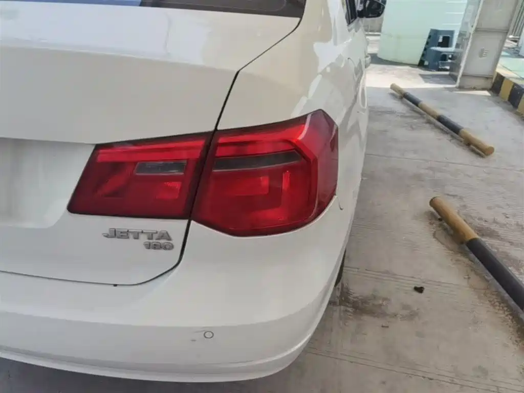 Volkswagen Jetta 2016 1.6L 25th Anniversary Edition фото 8