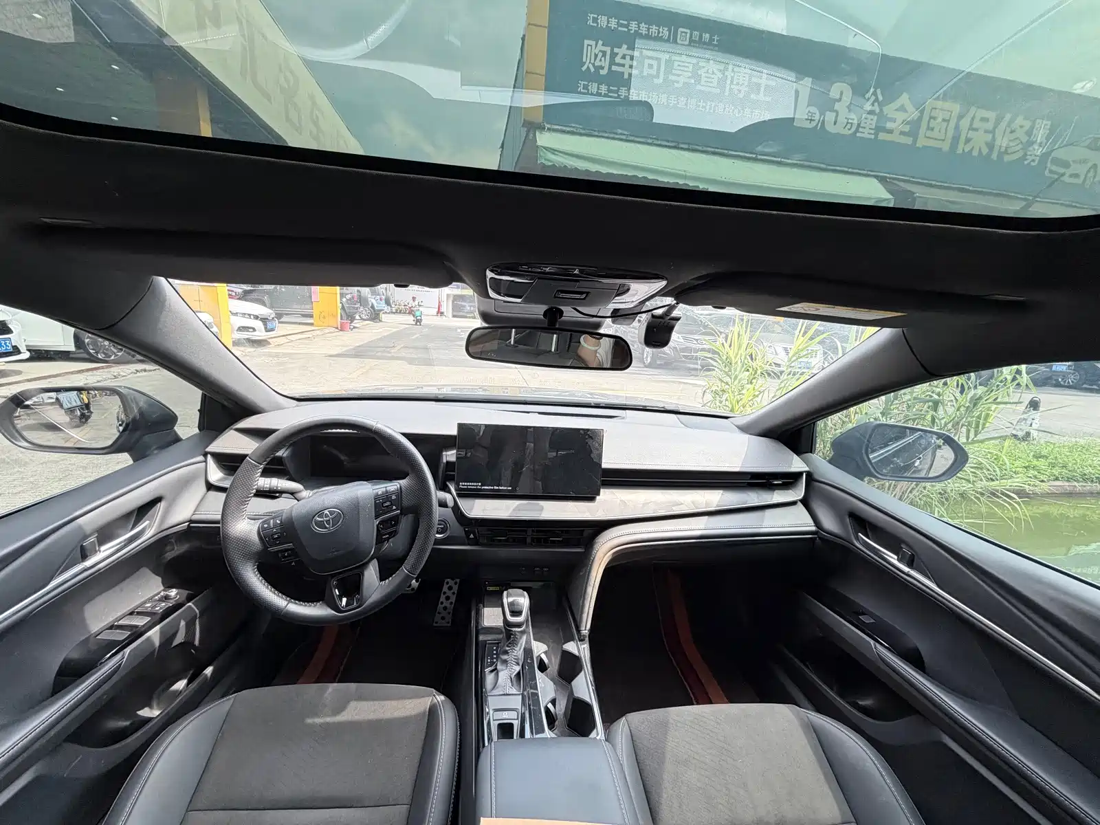 Фото 3 - Toyota Camry