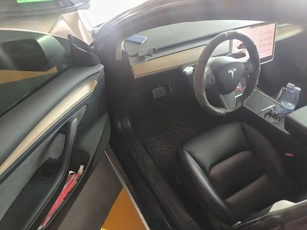 Фото 13 - Tesla Model 3