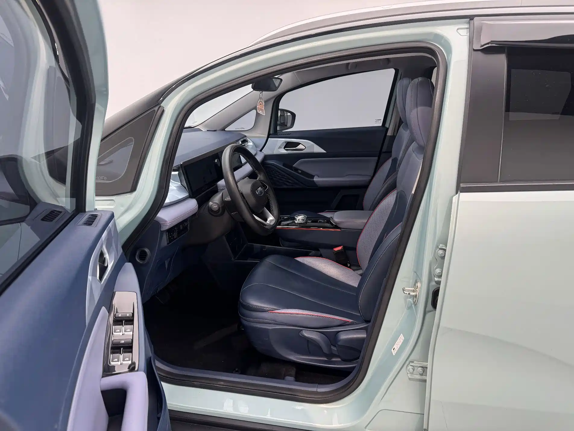 Фото 4 - Geely Geometry E Firefly