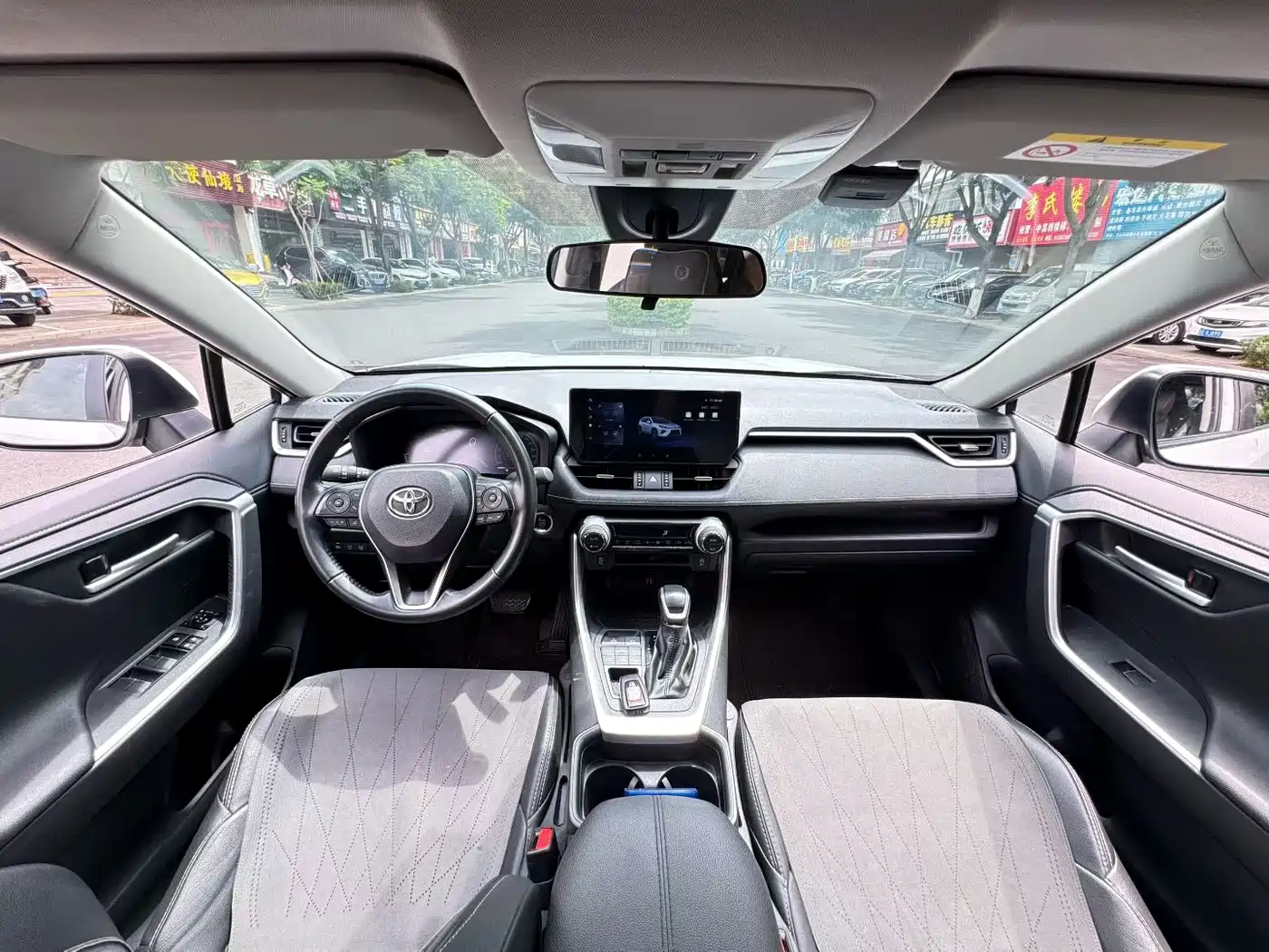 Toyota Wildlander 2024 2.0L CVT 4WD Luxury PLUS Edition фото 8
