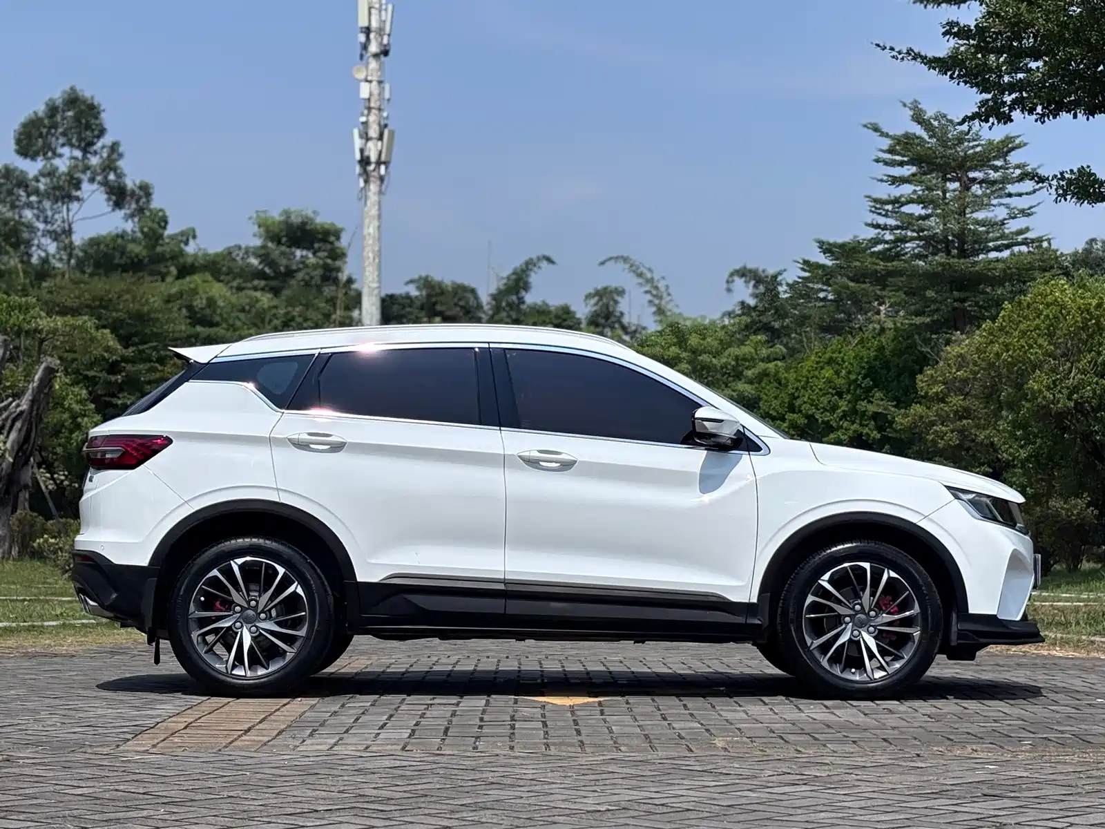 Фото 11 - Geely Coolray