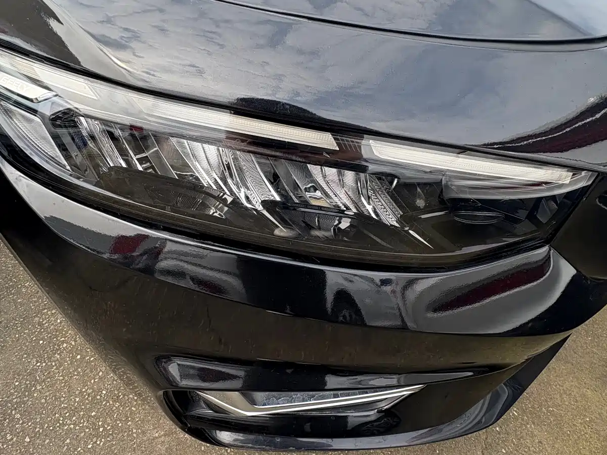 Фото 3 - Geely Preface