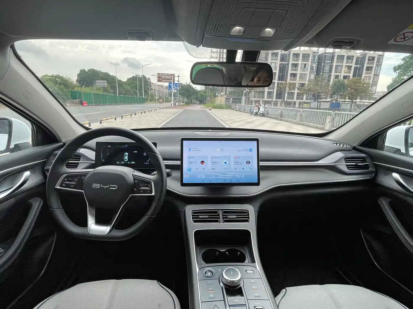 BYD Destroyer 05 2024 Glory Edition DM-i 120KM Luxury фото 5