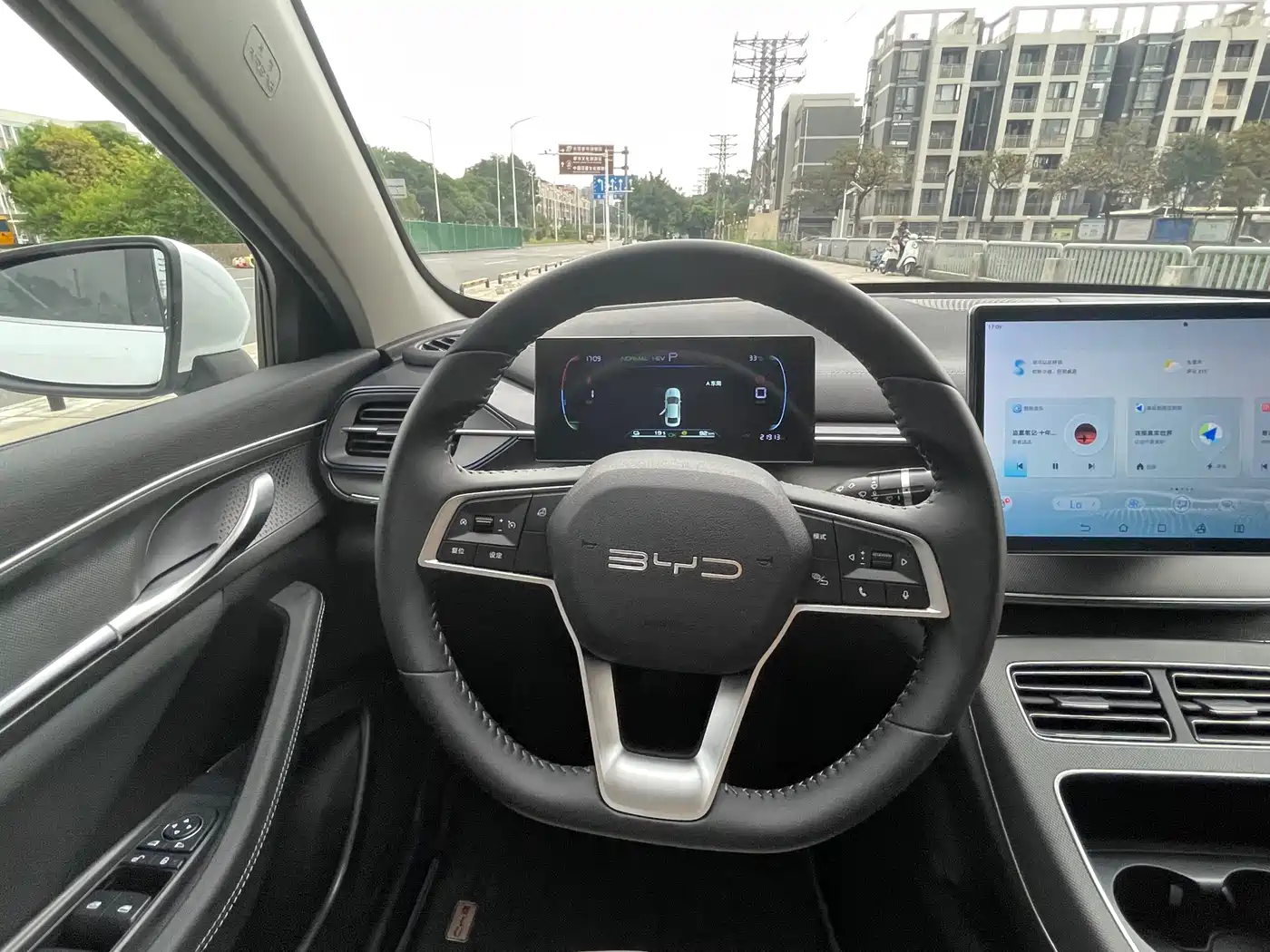 BYD Destroyer 05 2024 Glory Edition DM-i 120KM Luxury фото 8