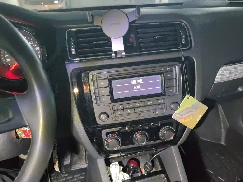 Volkswagen Sagitar 2015 1.6L Manual Comfort фото 6
