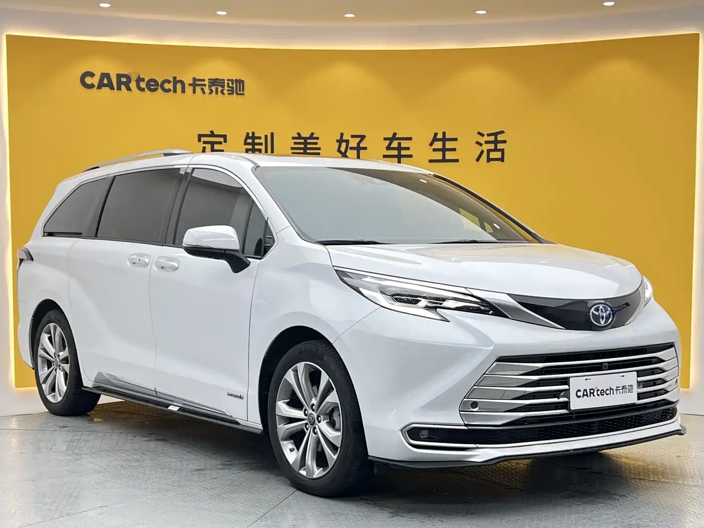 Toyota Sienna 2023 2.5L Hybrid Platinum Edition фото 34