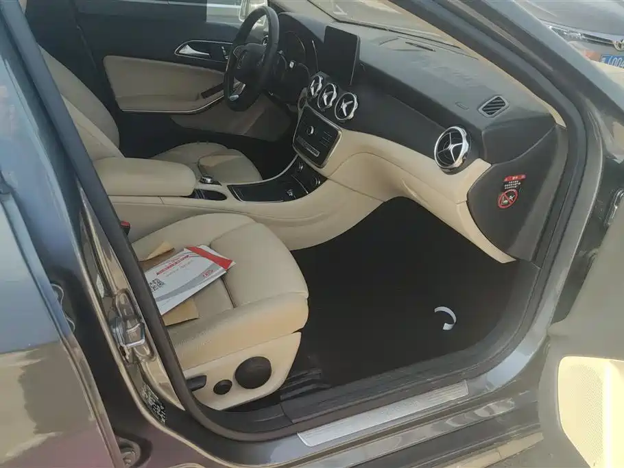 Mercedes-Benz GLA 2018 GLA 200 Dynamic фото 8