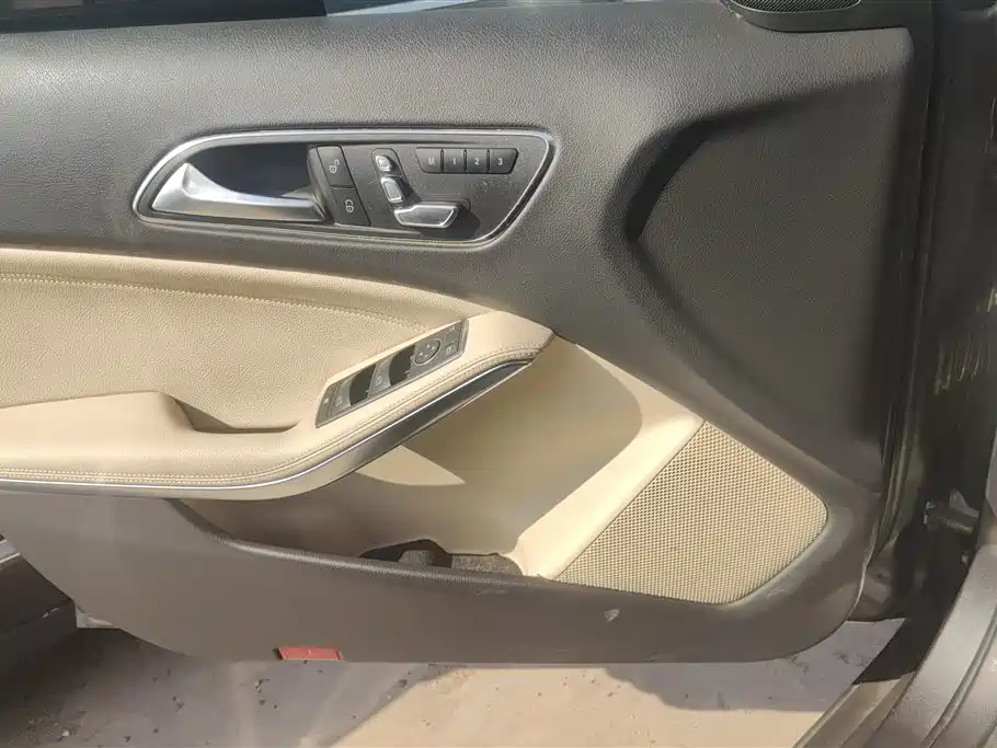 Mercedes-Benz GLA 2018 GLA 200 Dynamic фото 7