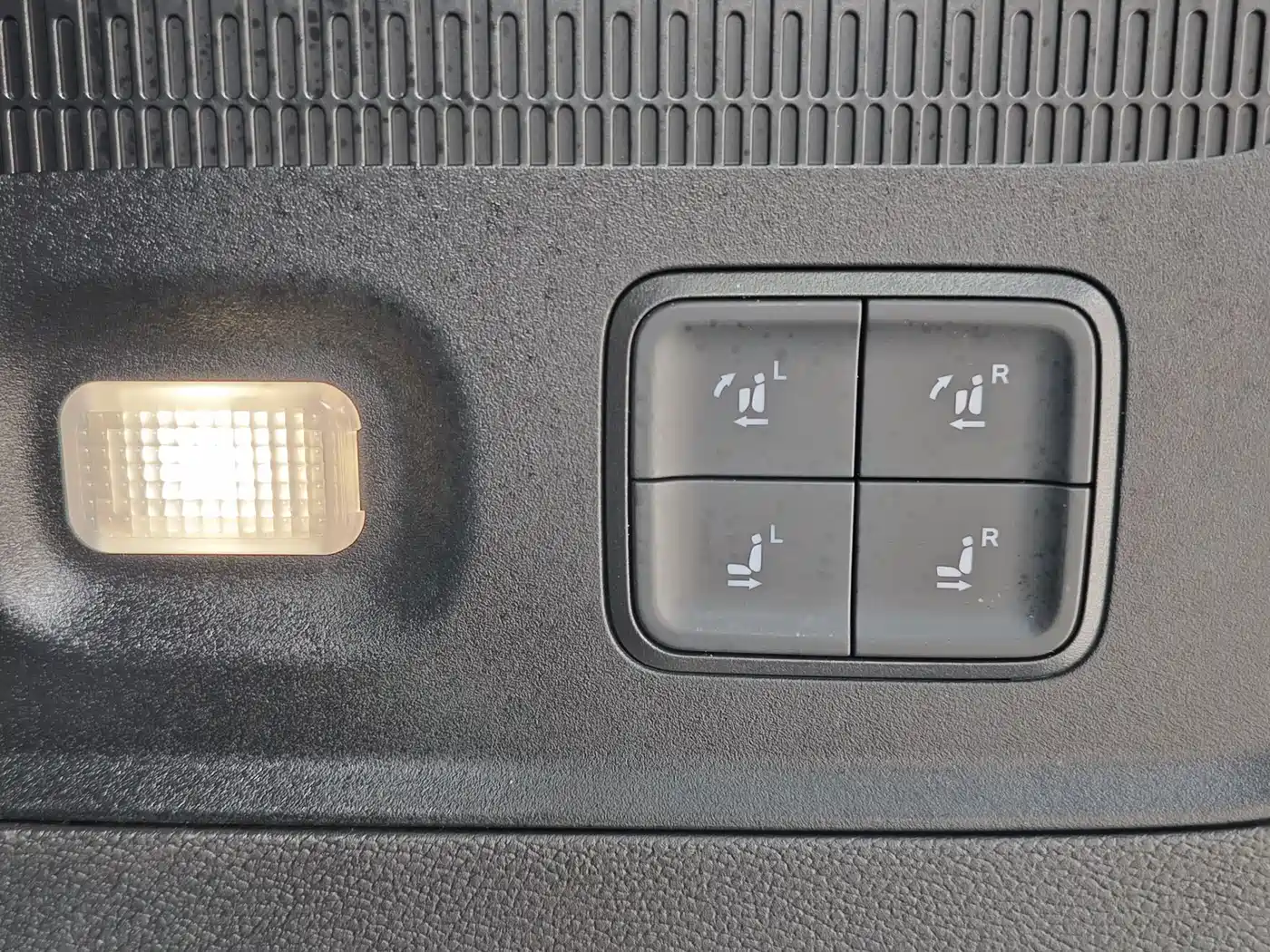 Hongqi HQ9 2023 2.0T Smart Connect Flag Enjoy Edition фото 15