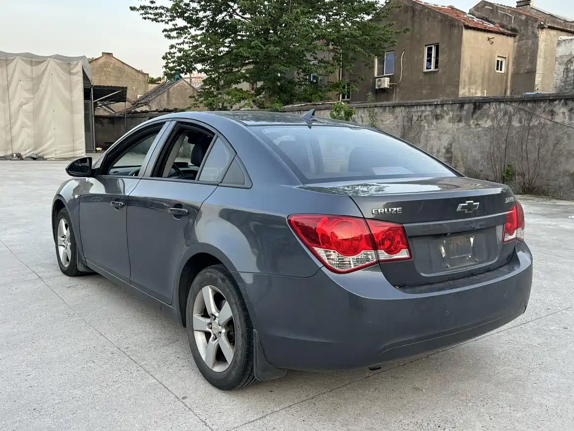 Chevrolet Cruze 2013 Model 1.8L SE AT фото 16