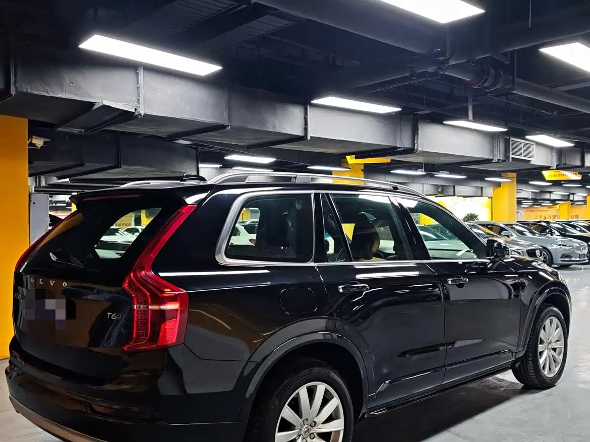 Photo 7 - Volvo XC90
