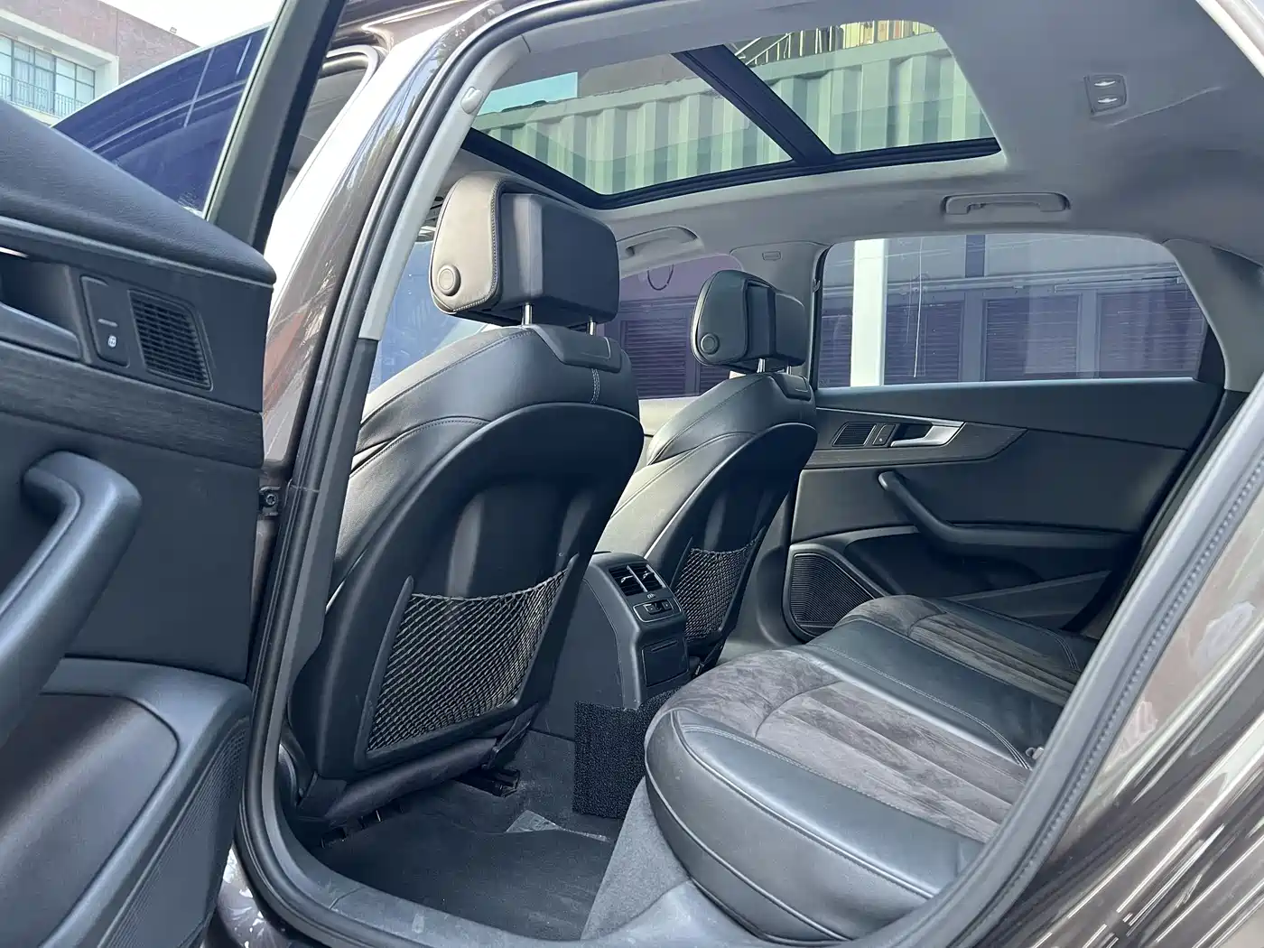 Audi A4L 2017 Model 45 TFSI quattro Sport Version фото 4