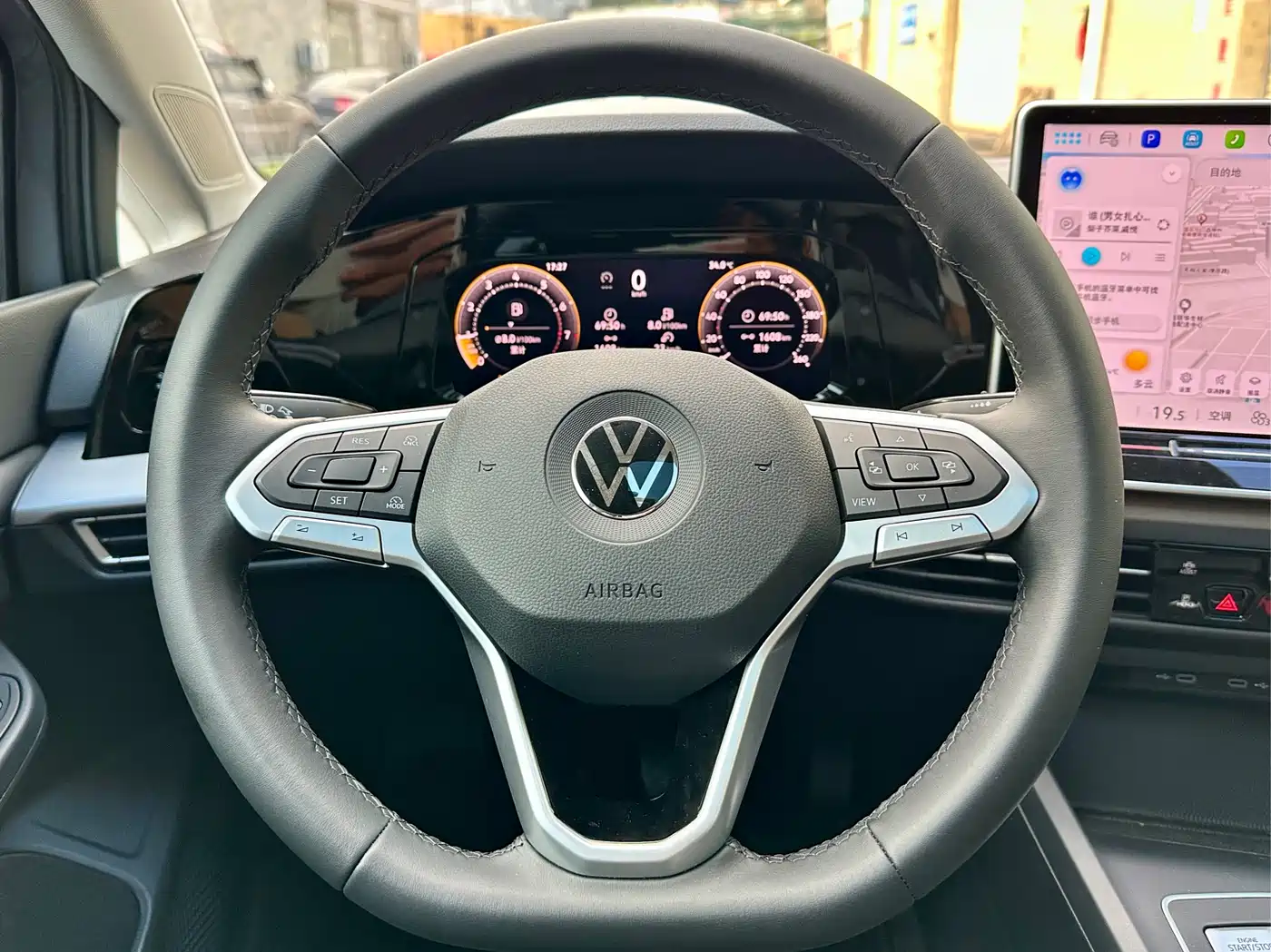 Volkswagen Golf 2026 300TSI Pro фото 13