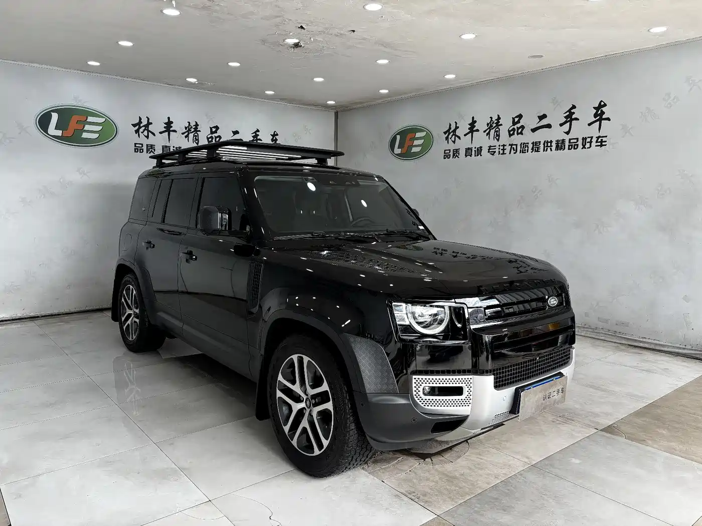 Land Rover Defender 2023 Model 110 3.0T P400 Dark Special Edition фото 3