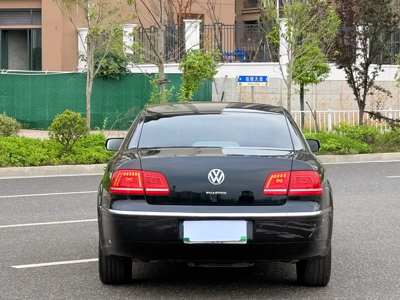 Volkswagen Phaeton 2012 2011 3.6L V6 5-seat Extended Business Edition