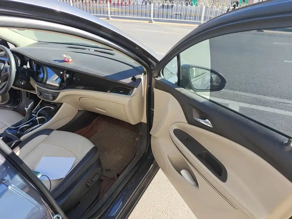 Photo 19 - Buick Verano