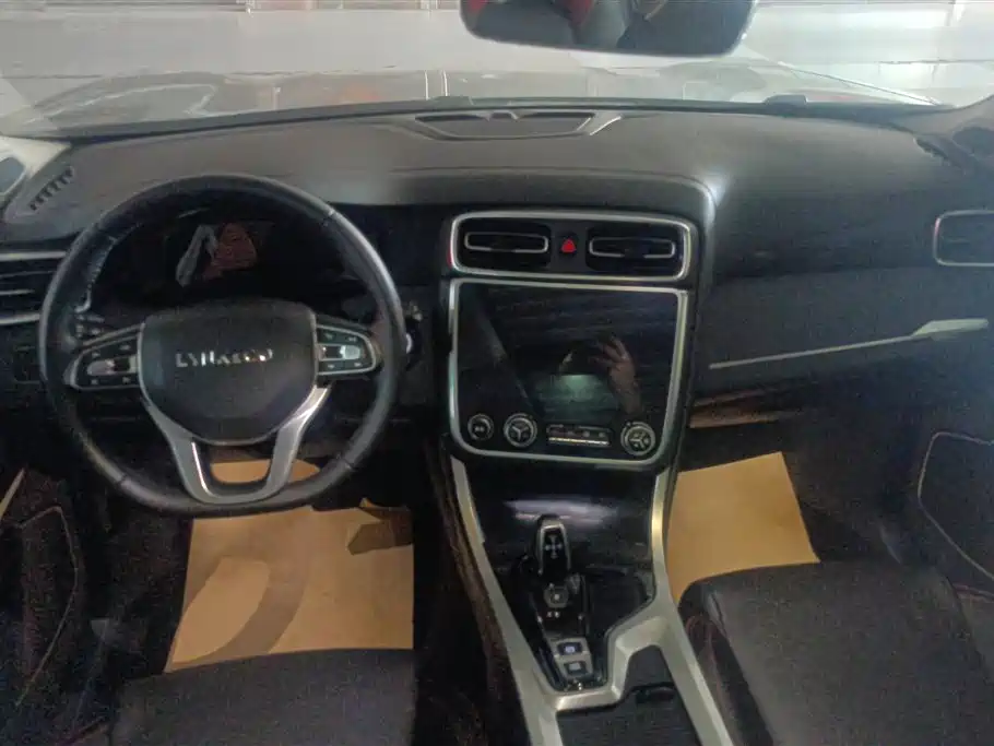 Lynk & Co 01 2019 2.0T 2WD Pro Edition China V фото 12