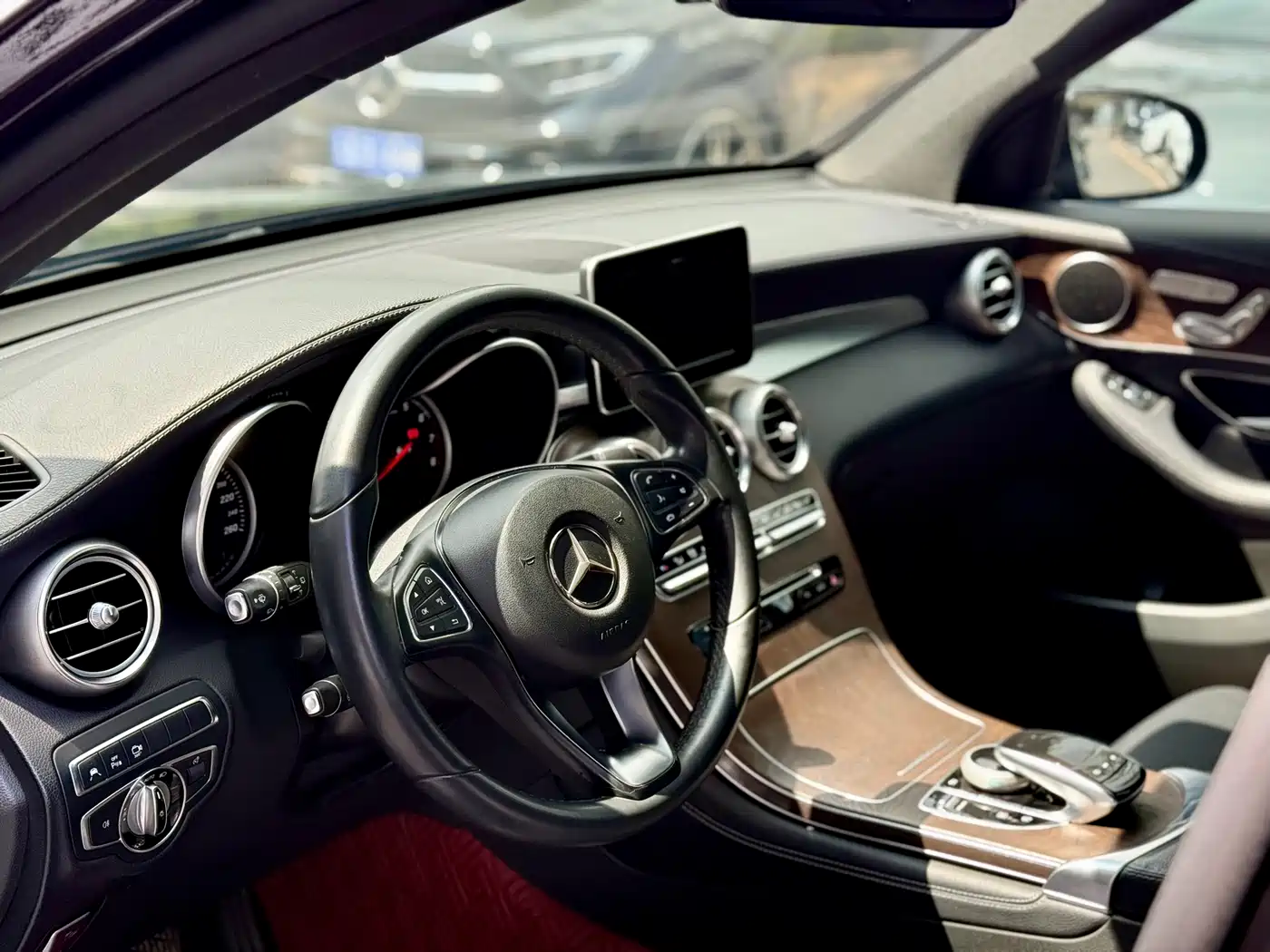 Mercedes-Benz GLC 2017 GLC 300 4MATIC Dynamic фото 15