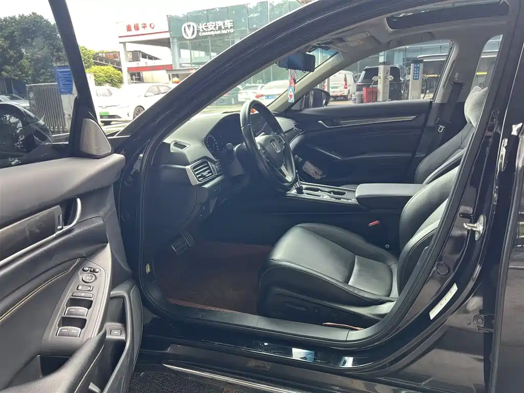 Honda Accord 2022 260TURBO Phantom Night Premium 4