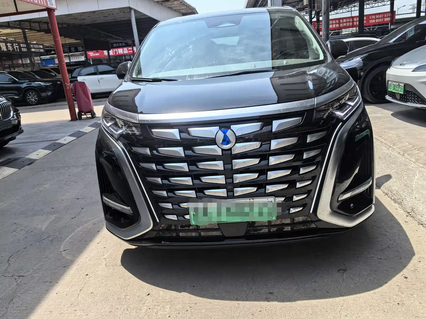 Denza D9 2022 DM-i 970 AWD Flagship фото 2