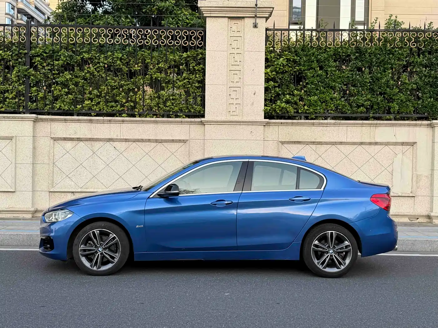 BMW 1 Series 2018 118i Sport Edition фото 3