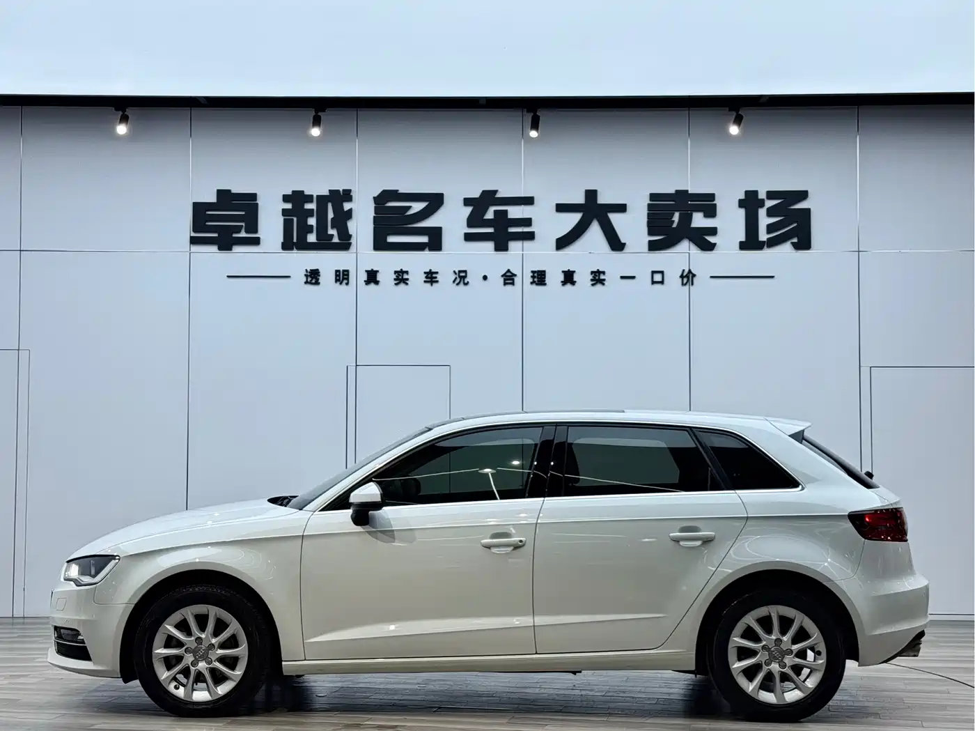 Audi A3 2014 Sportback 35 TFSI Automatic Fashion фото 4