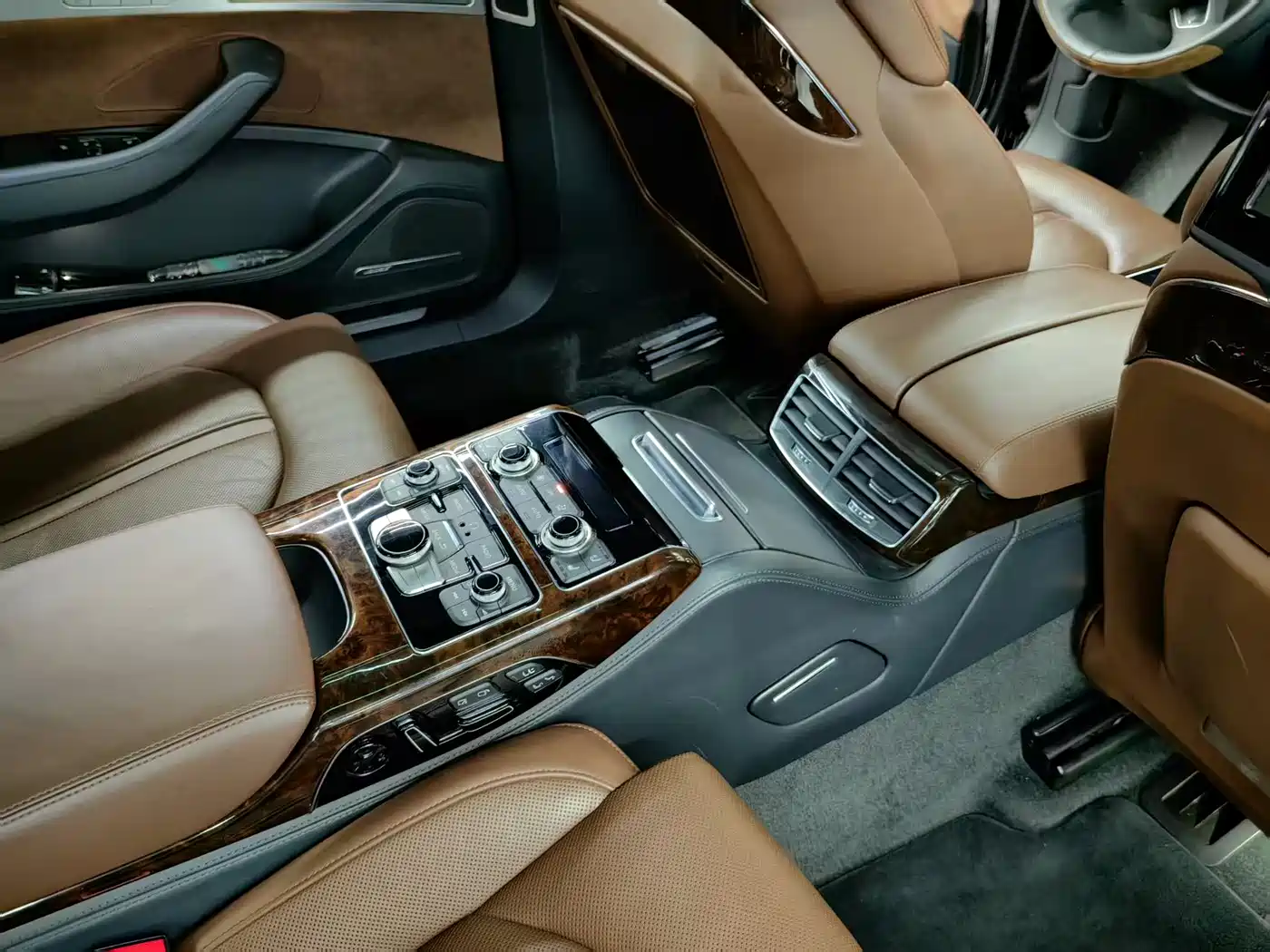 Audi A8 2014 A8L 6.3 FSI W12 quattro Flagship фото 11