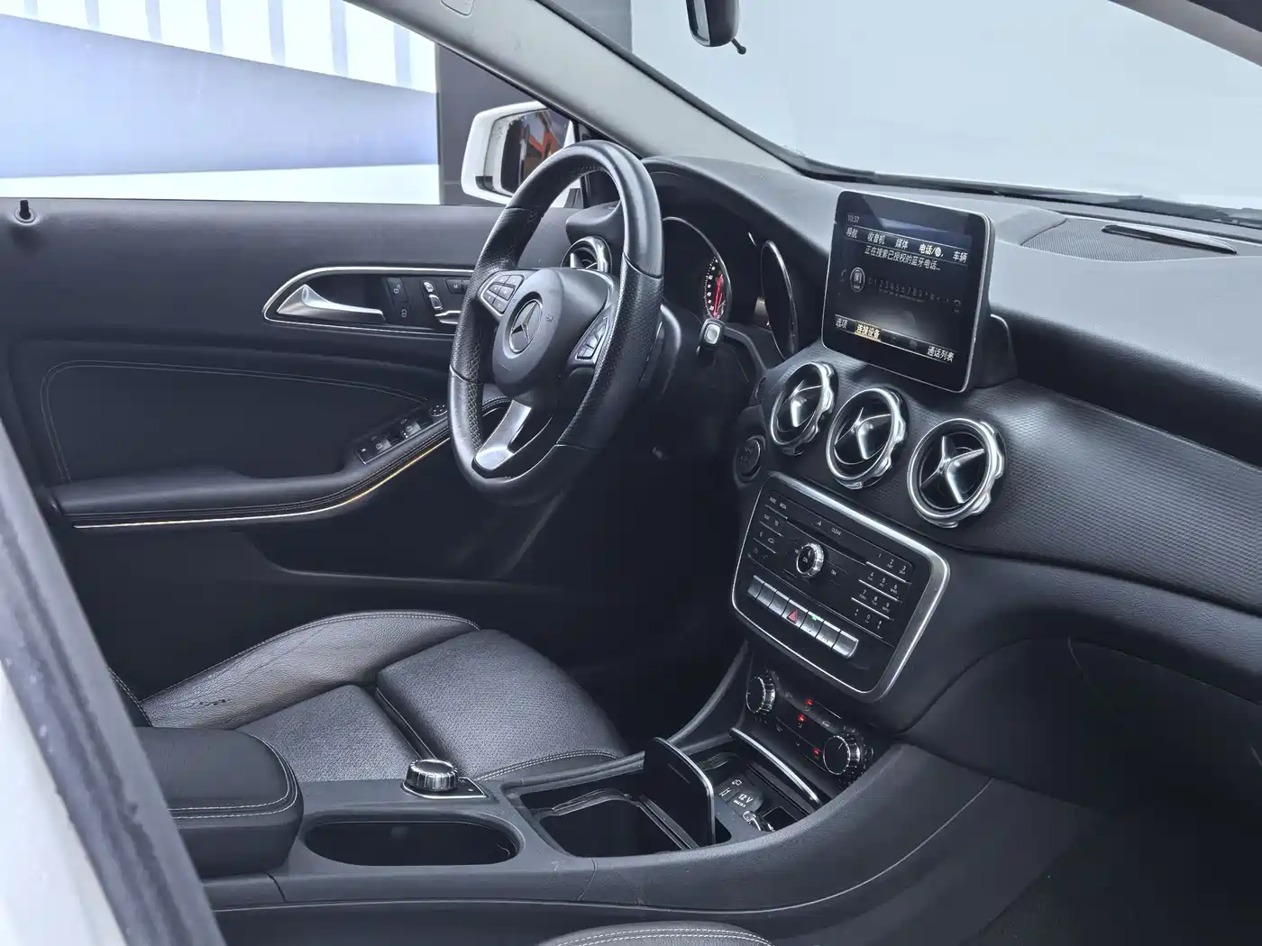 Mercedes-Benz GLA 2017 GLA 200 Dynamic фото 13