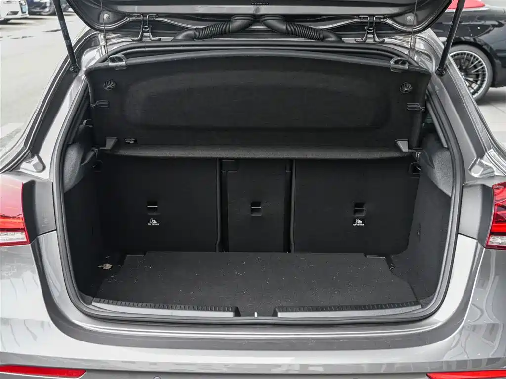 Mercedes-Benz A-Class AMG 2023 Model Year AMG A 35 L 4MATIC фото 9