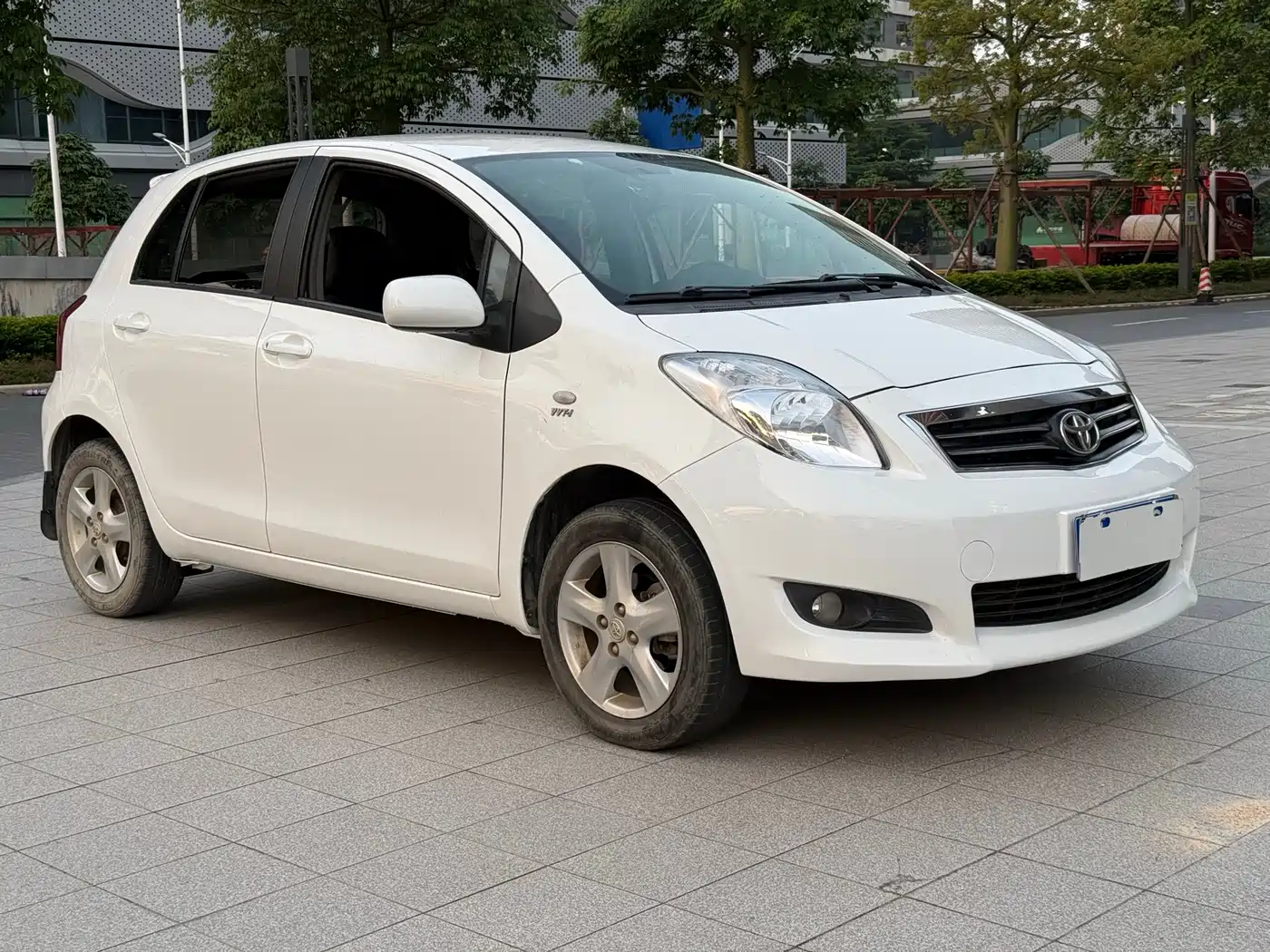 Toyota Yaris 2011 1.6G Auto Dynamic Edition фото 3