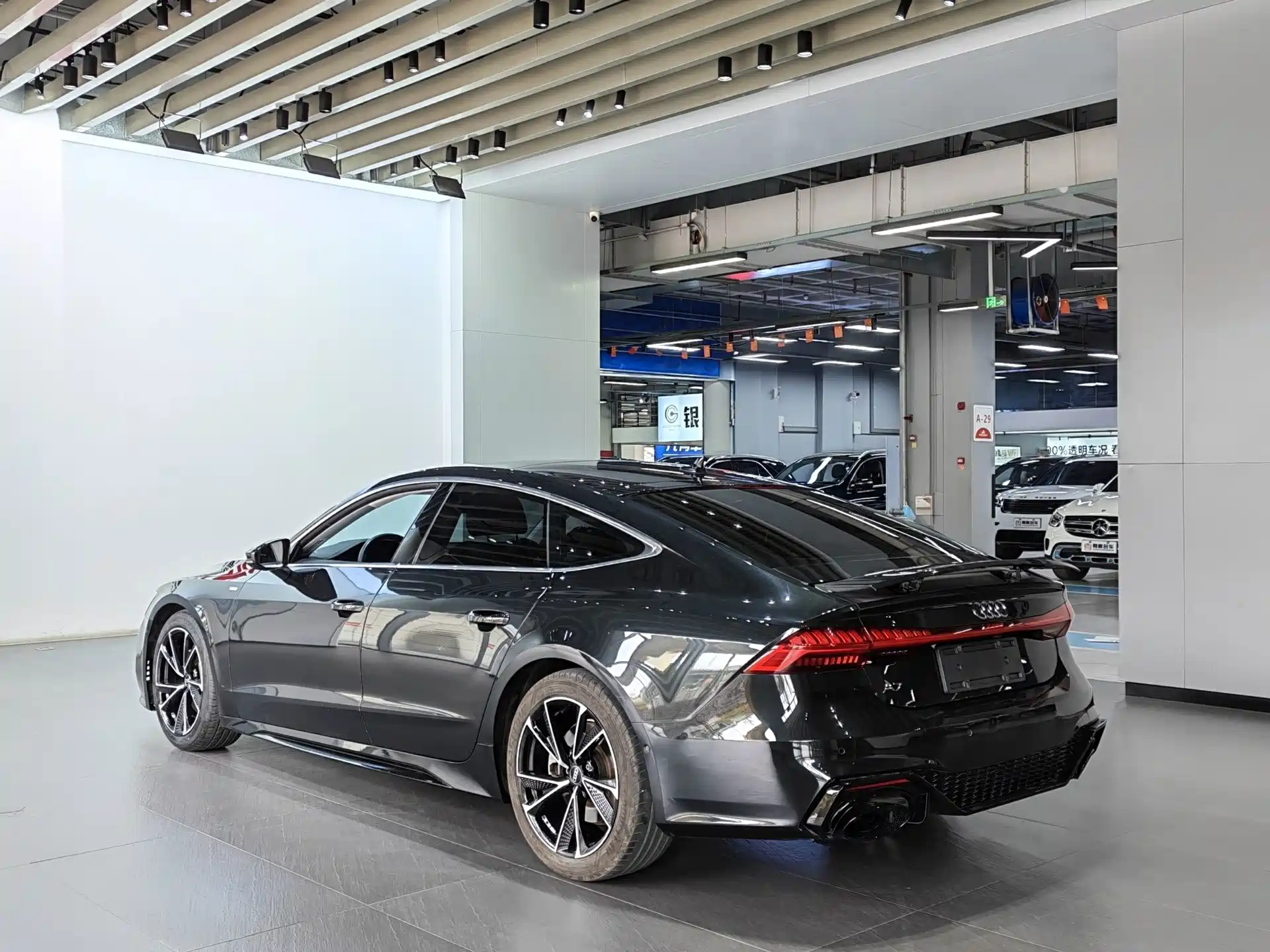 Фото 17 - Audi A7