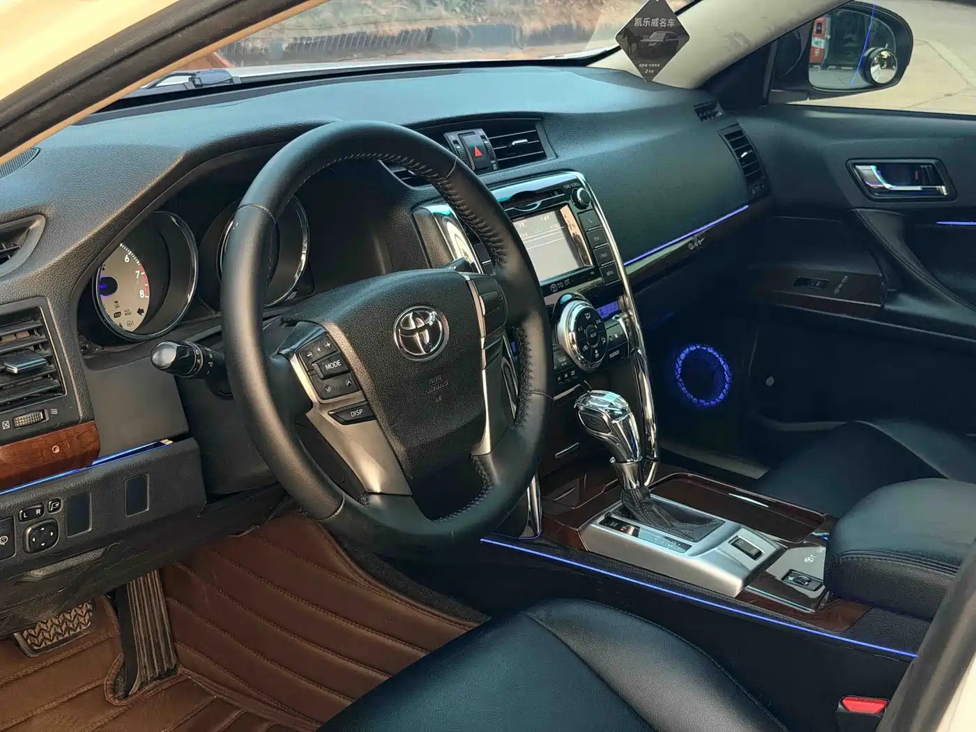 Toyota Reiz 2013 2.5V Shangrui Navigation Edition фото 9