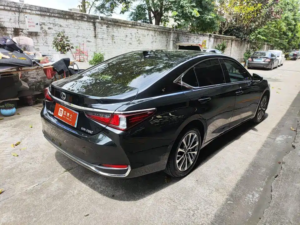 Lexus ES 2023 200 Excellence Edition фото 6