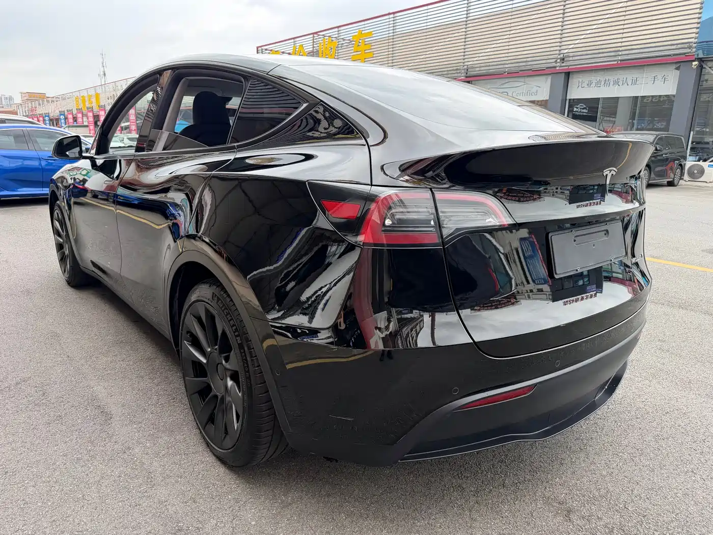 TESLA MODEL Y
