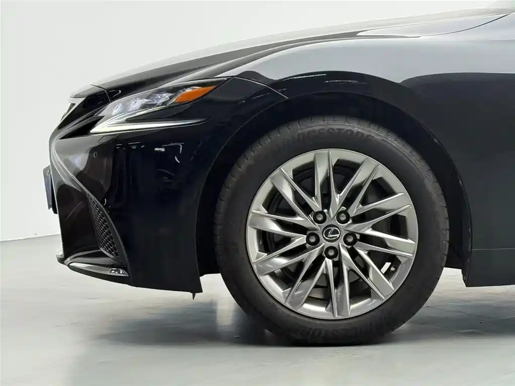 Lexus LS 2018 500h Luxury Edition China V фото 16