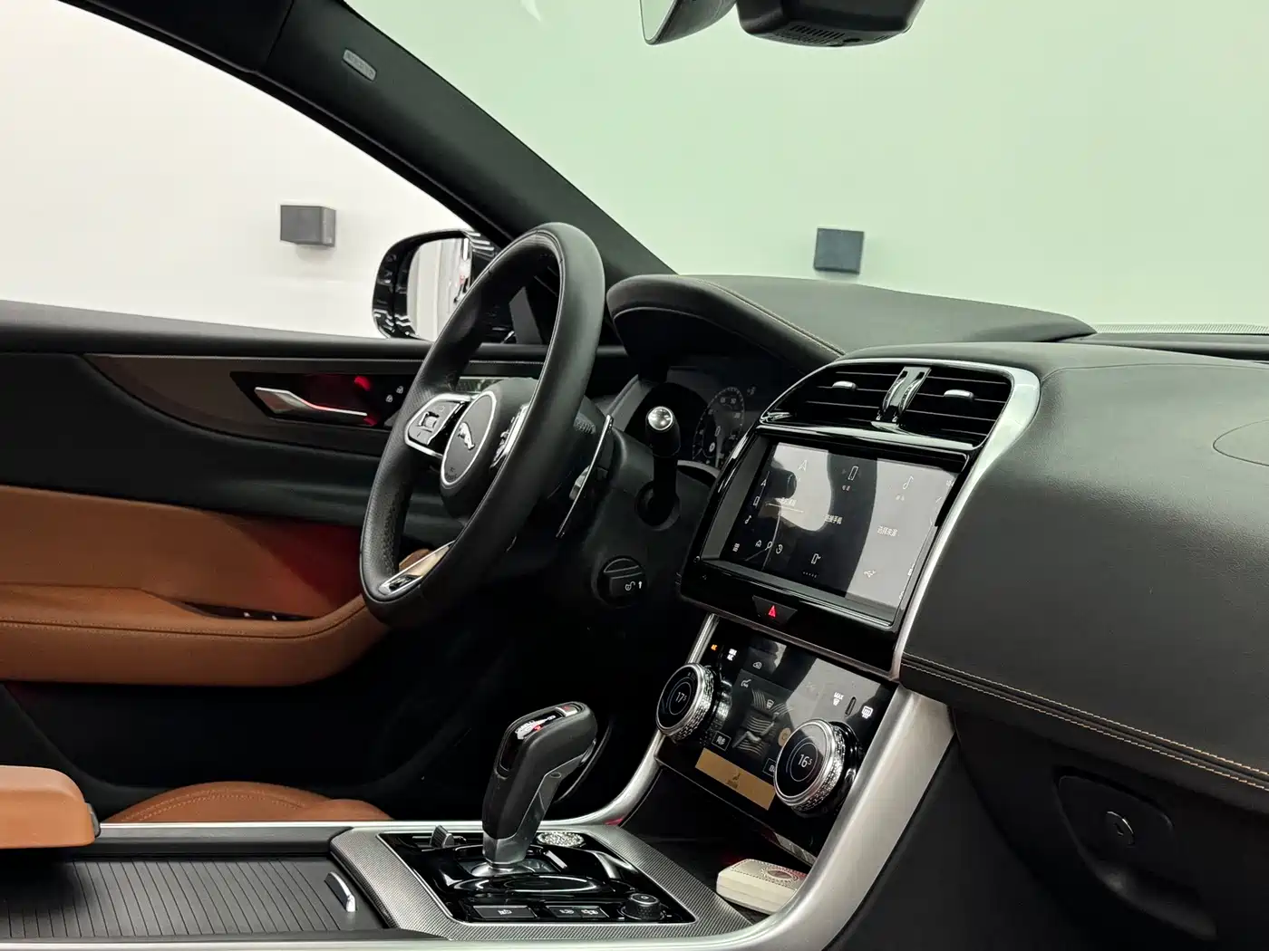 Jaguar XEL 2024 2024 Model 2.0T 250PS R-DYNAMIC S Progressive Sport Edition