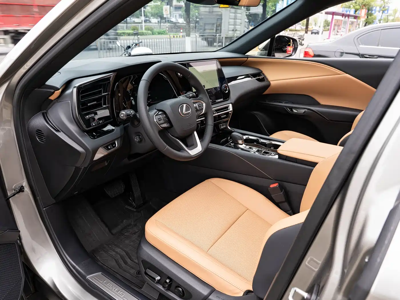 Lexus RX 2025 300 4WD Premium Edition фото 9