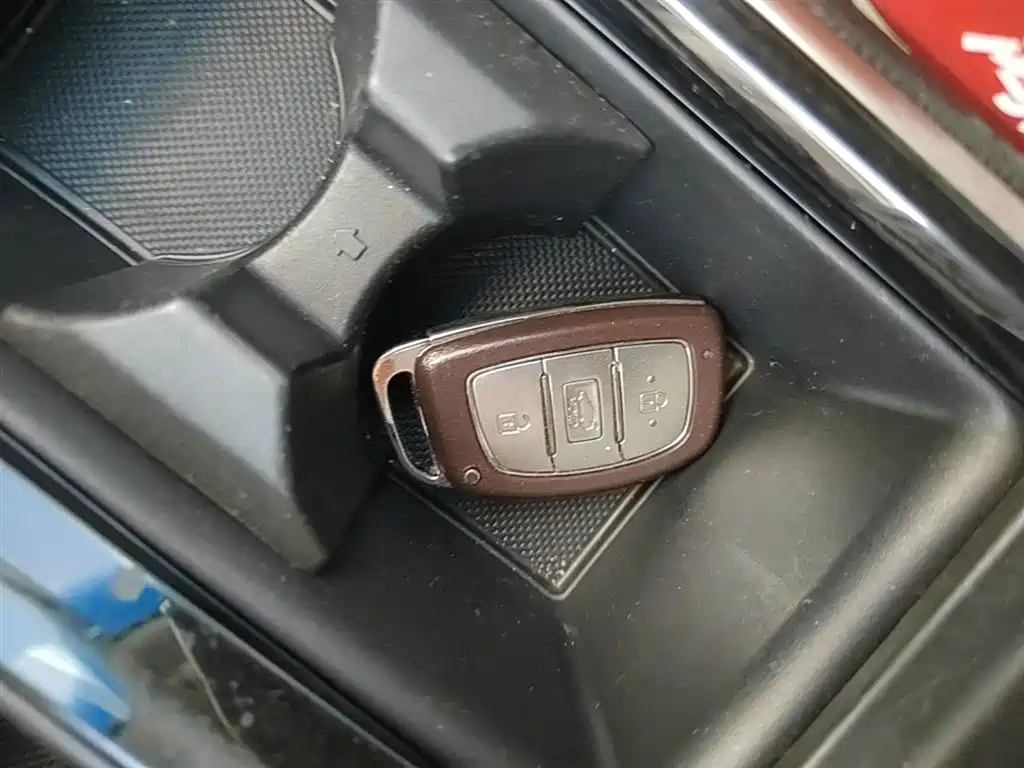 Hyundai Sonata Plug-in Hybrid 2018 2.0 PHE Smart Edition (China VI) фото 9