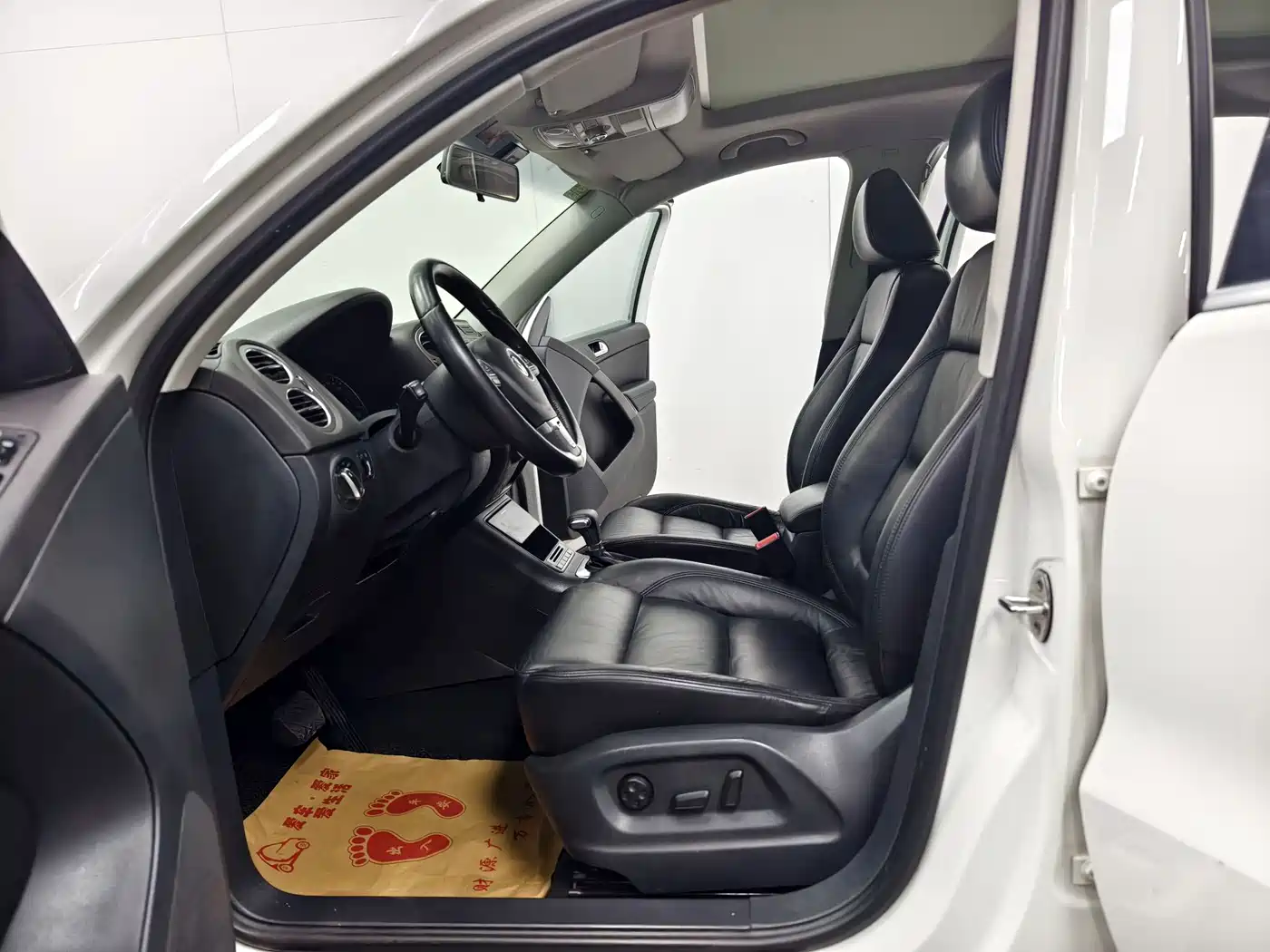 Volkswagen Tiguan 2010 1.8TSI Automatic 2WD Elite фото 11