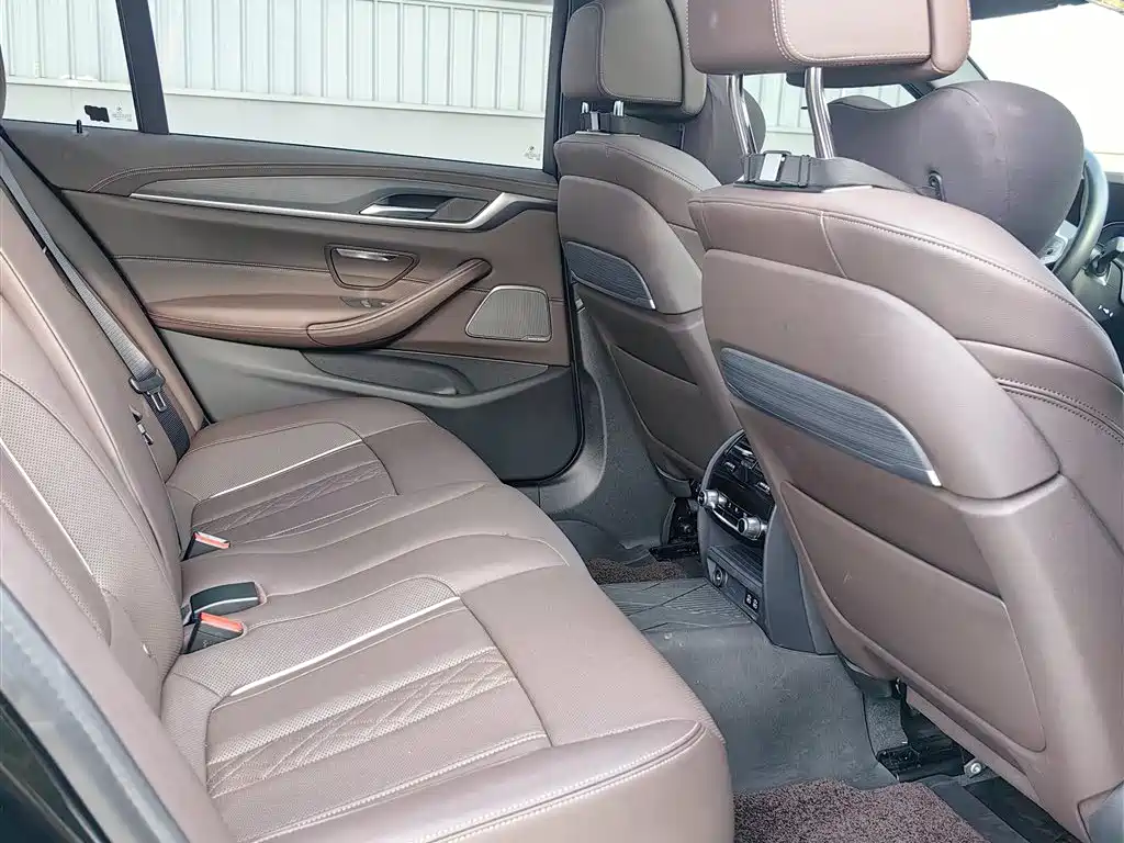 BMW 5 Series 2023 530Li Premium M Sport Package фото 6