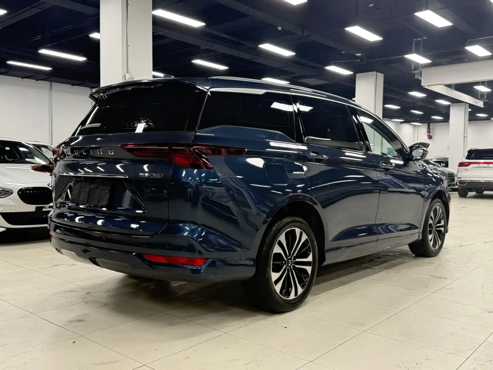 Photo 4 - Wuling Motors Wuling Victory